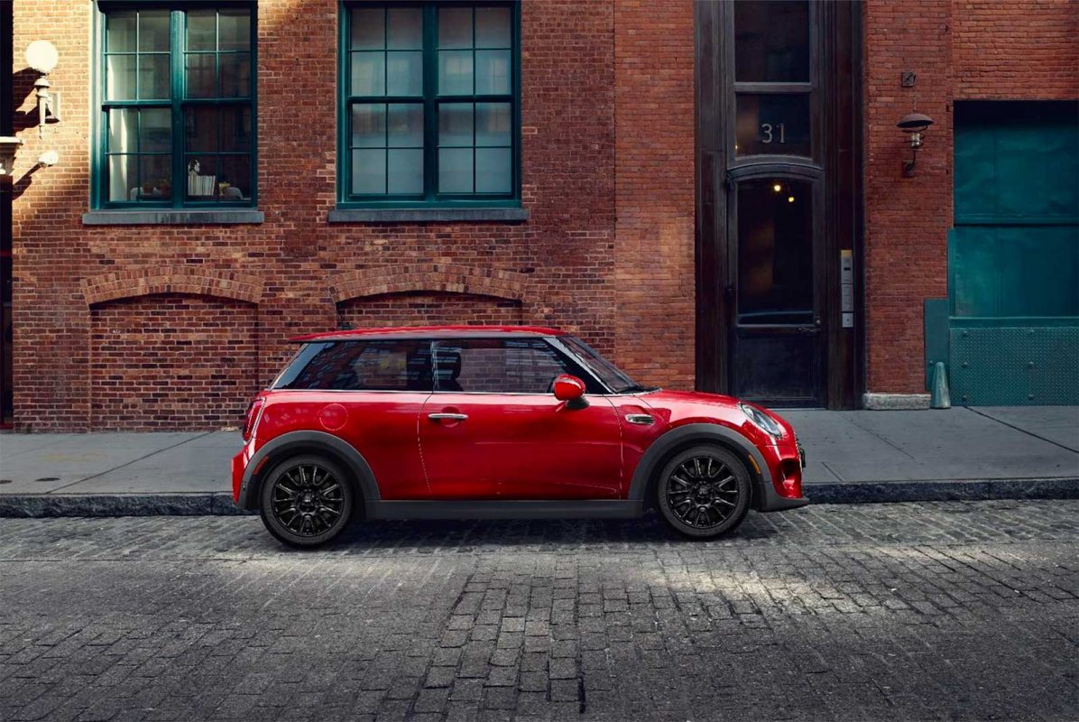 Mini Usa Introduces The Entry Level Cooper Signature Line 2017 Mini Cooper Signature Line Is All About Miniusa Getting Serious Offering Value To Customers While We D Argue There S Already Plenty Of Be