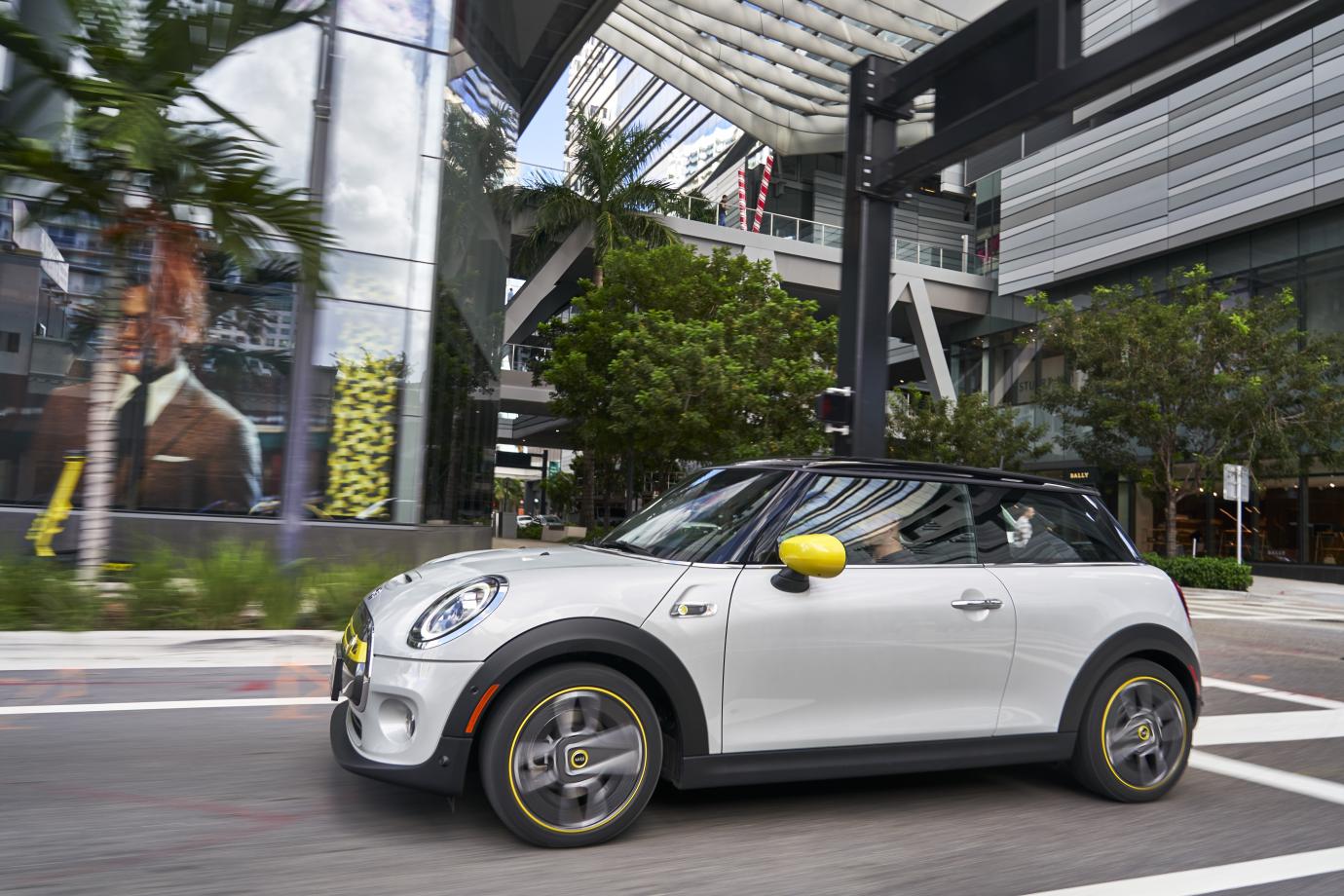 More Electric MINI Cooper SE Reviews Are Here - MotoringFile